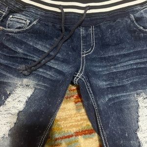 RUE  21 REGULAR CURVY JOGGER (distressed jeans) JUNIORS SIZE MEDIUM